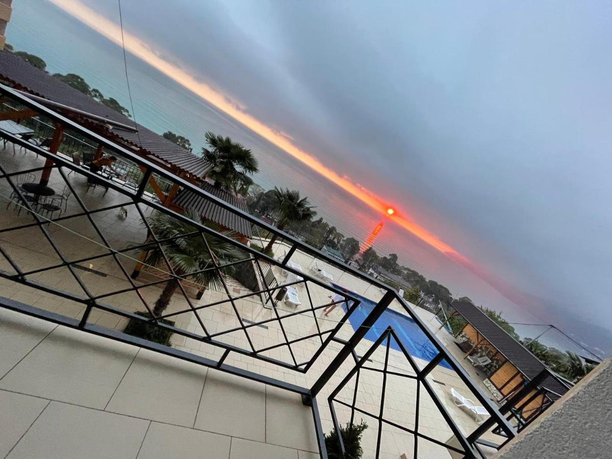 Astan Hotel Гагра Екстериор снимка