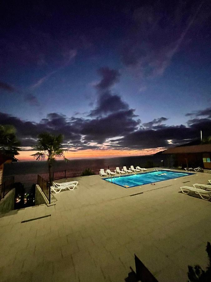 Astan Hotel Гагра Екстериор снимка