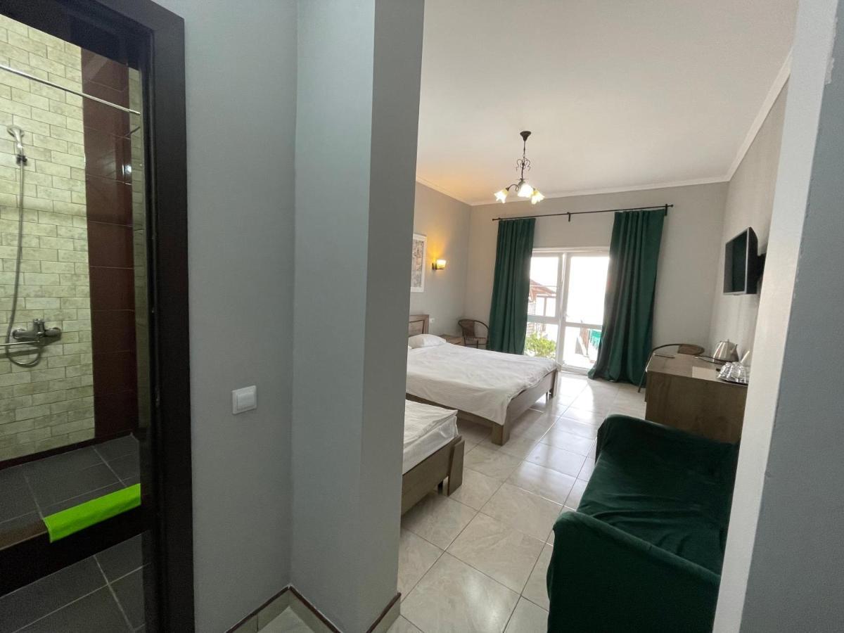Astan Hotel Гагра Екстериор снимка