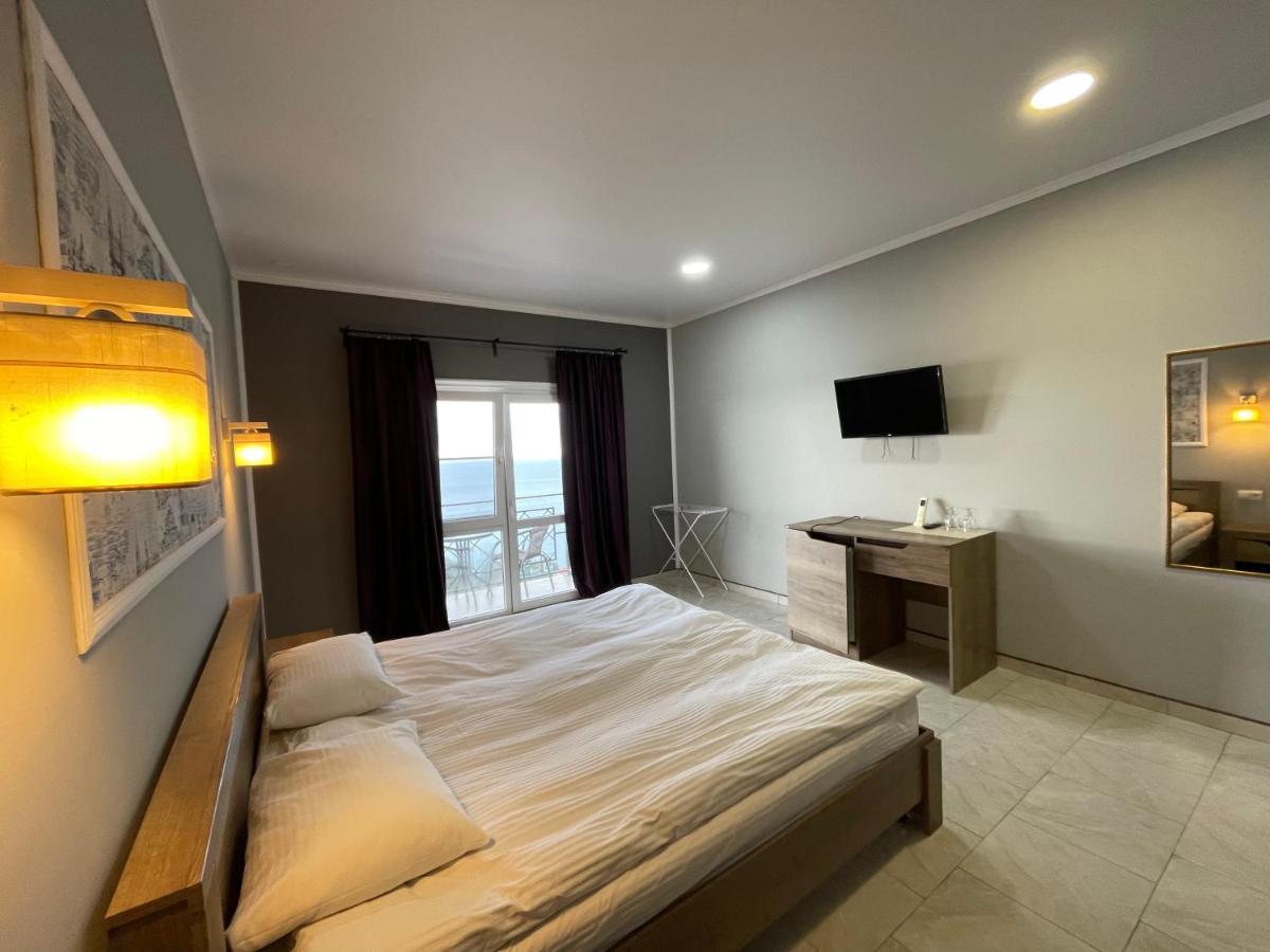 Astan Hotel Гагра Екстериор снимка