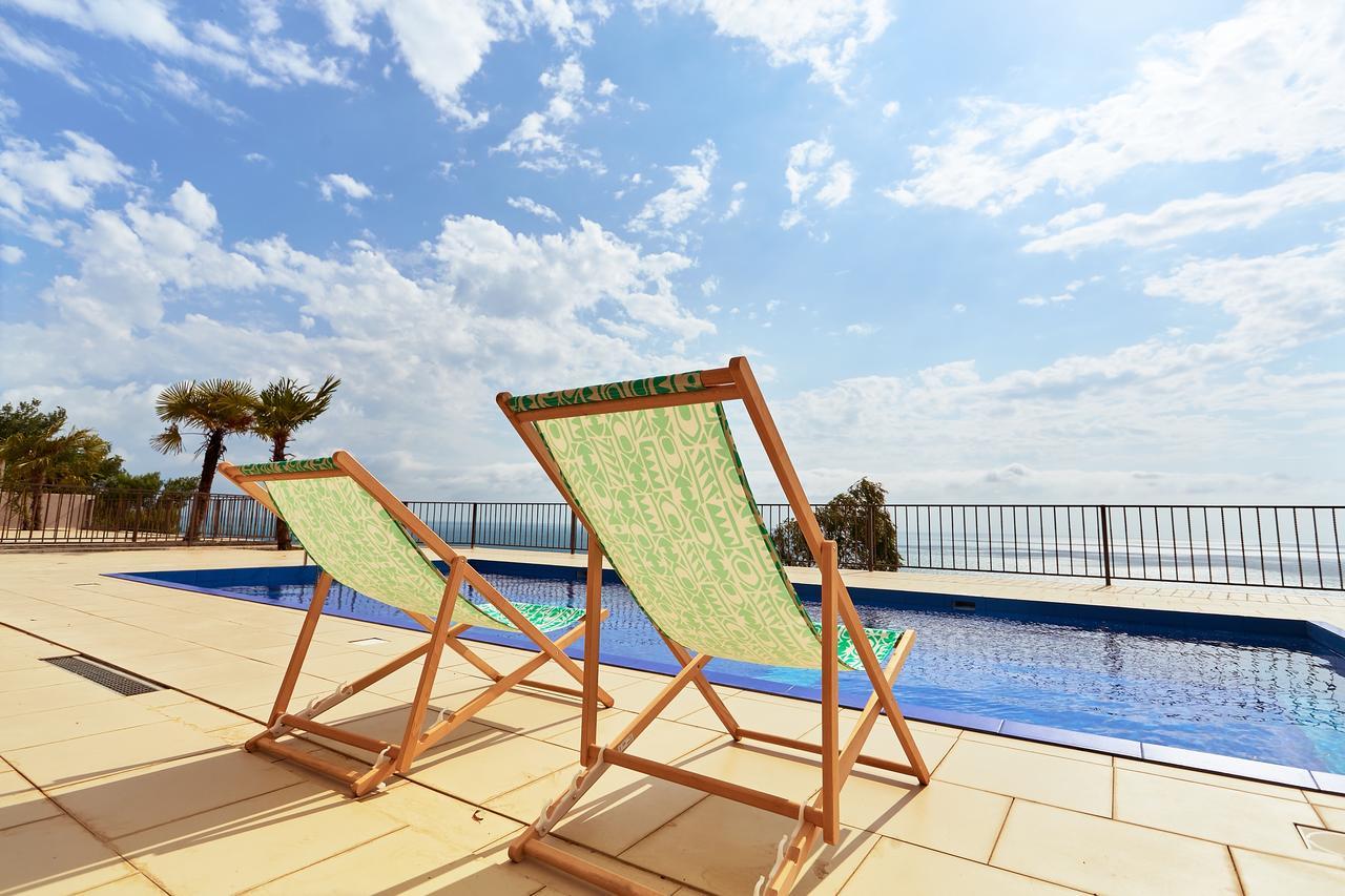Astan Hotel Гагра Екстериор снимка